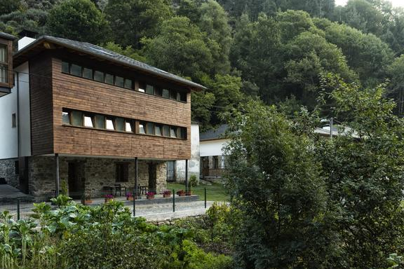 riqueza Investigación su Hotel Rural Las Montañas De Pumar con Traventia