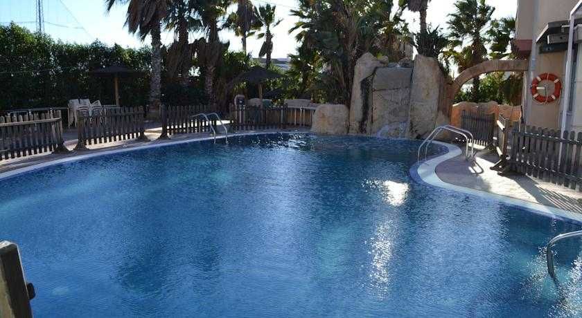 L'Hotelet+Entrada Illa Fantasia 1 día