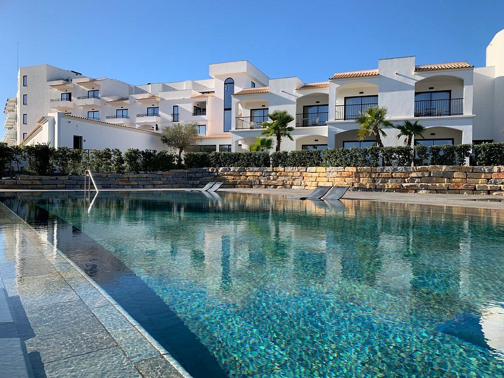 Regency Salgados 4* em Albufeira com Piscina Exterior