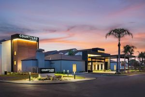 Courtyard by Marriott Fresno