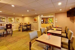 La Quinta Inn Suites By Wyndham Plattsburgh