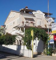 Rooms and apartments PALMA B&B