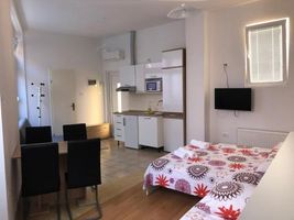 Apartments & Rooms Nardin