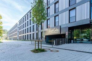 FreshSuites & Bar