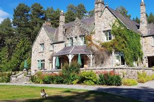 Cambus O' May Traditional Highland Hotel