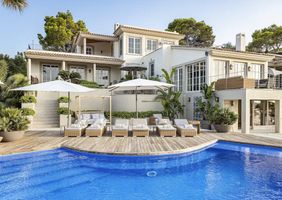Sea-view Villa Near Port
