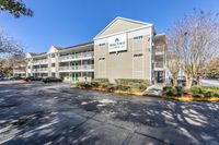 HomeTowne Studios by Red Roof Orlando - Casselberry