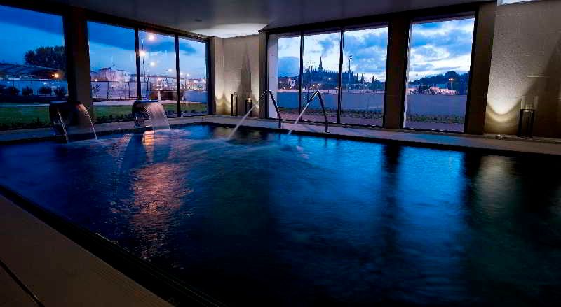 Villa Batalha+Bilhete Grutas da Moeda